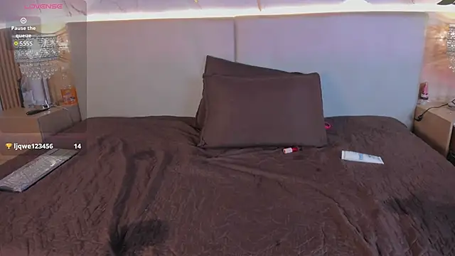 april_grey11's cam snapshot