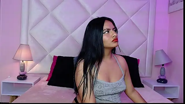 rayvenrose_'s cam snapshot