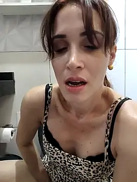 Irresistible24 live sex cam