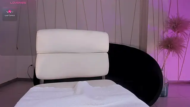 NiaHolland's cam snapshot