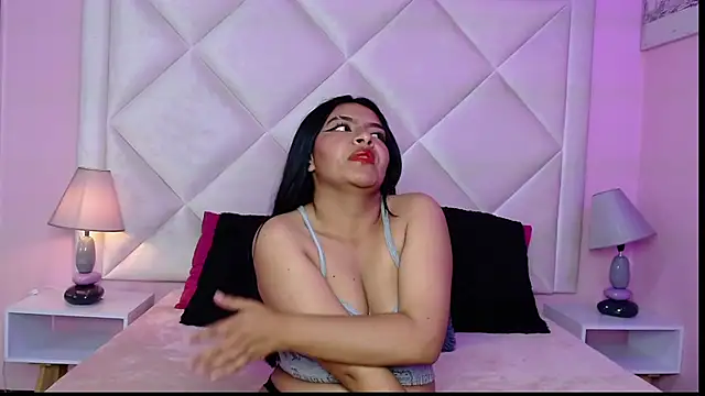 rayvenrose_'s cam snapshot