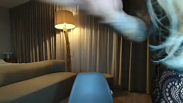 shayblonde's cam snapshot