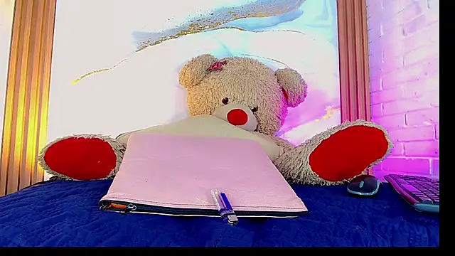 CoralineSweett live sex cam