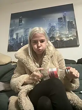 BlondieJujuVibe's cam snapshot