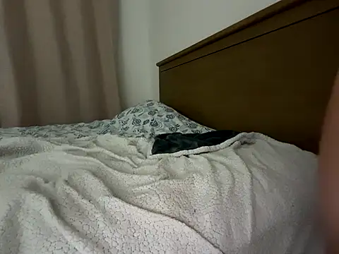 Lynaross26 live sex cam