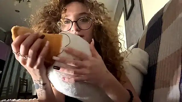 BrocadedEmulsion's cam snapshot