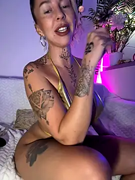 CheekyChels's cam snapshot