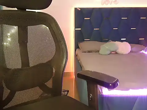 chahat77's cam snapshot