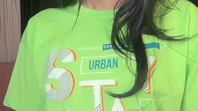 Wow-nisha's cam snapshot