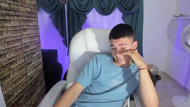 Aleck_Boy's cam snapshot