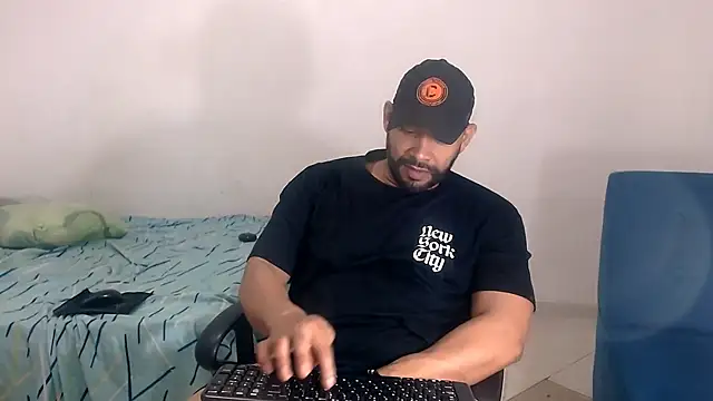 musclehetero's cam snapshot