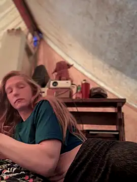 GoldenFlameGoddess live sex cam