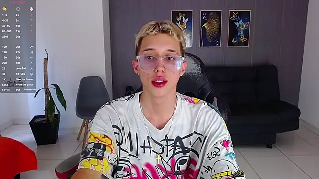 skinny_bigcock02's cam snapshot