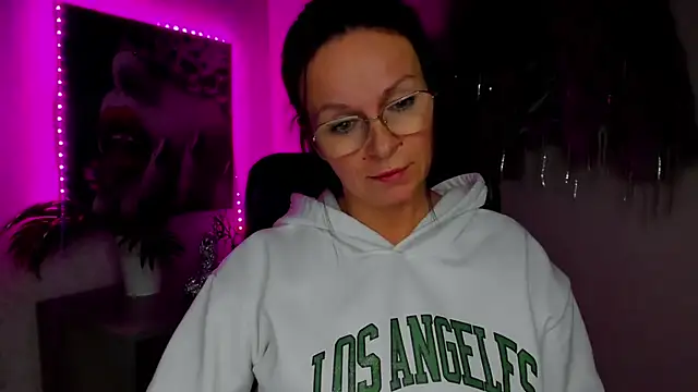 HelenLuxx live sex cam