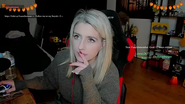 Lisaonthemoon live sex cam