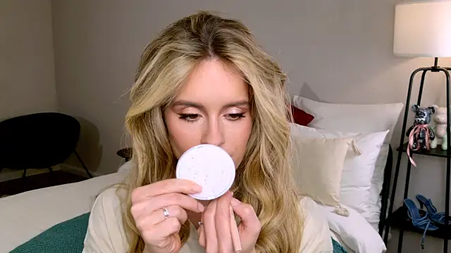 RozzitaBedberry live sex cam