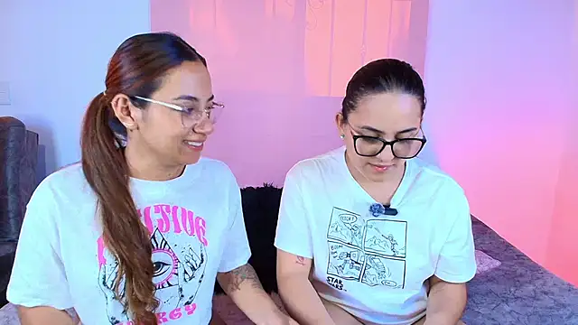 Jules_n_Gia live sex cam