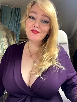 Sweet-blonde live sex cam