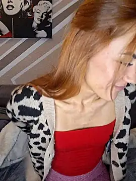 SlimBellaa live sex cam