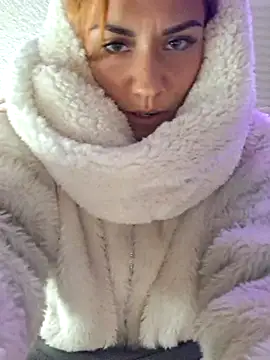 SlimBellaa live sex cam