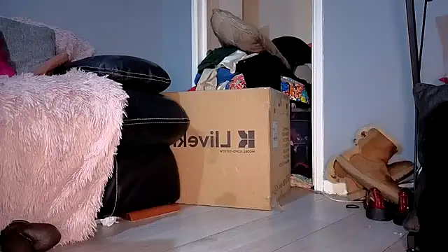 ENGLISHEMILY_69's cam snapshot