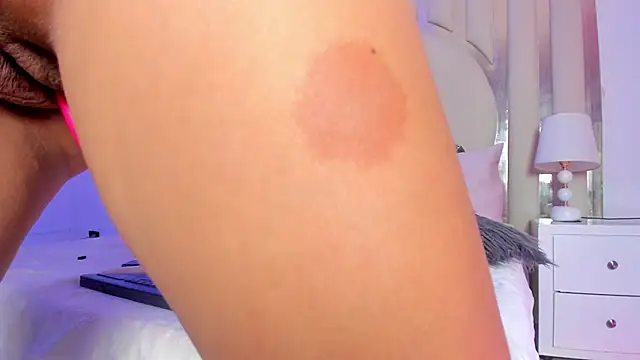 NadiaFox_'s cam snapshot