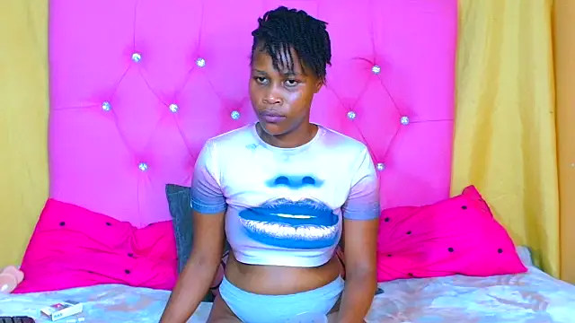 Prettybrowngirl's cam snapshot