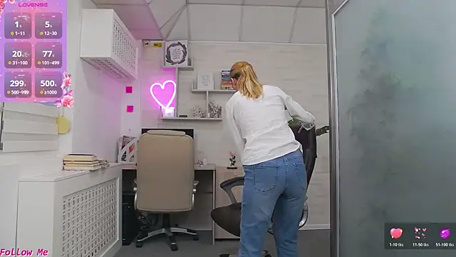 EllaMilf_'s cam snapshot