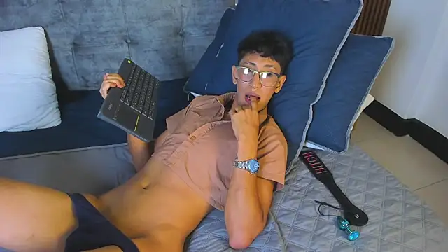 alan_bless18's cam snapshot