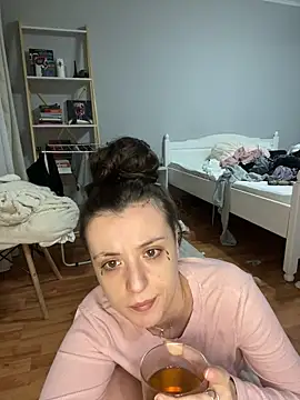 bunnythetailor's cam snapshot