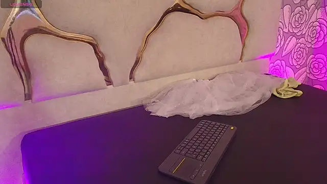 strawberry_tay1's cam snapshot