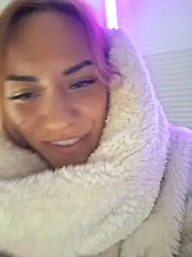 SlimBellaa live sex cam