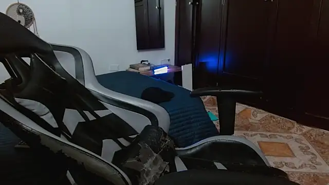 aaron_blug live sex cam