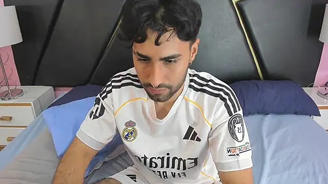 MilanZaire live sex cam