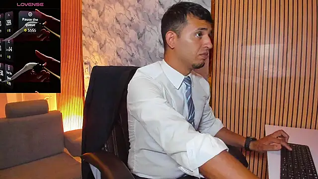 Hideintheoffice live sex cam