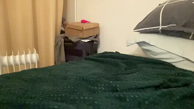 shineofcrazy live sex cam