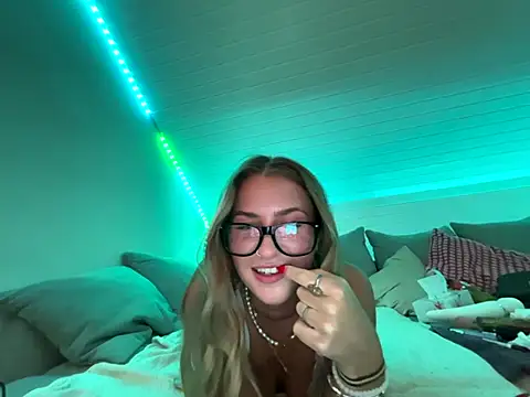 goddesemiiyy live sex cam