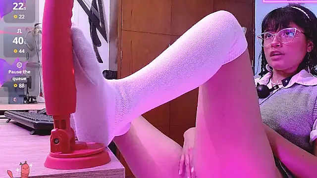 Mattilda_18 live sex cam