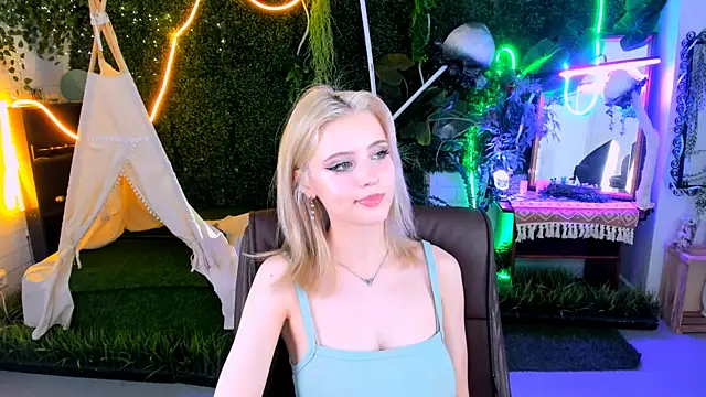 LeonaStane's cam snapshot