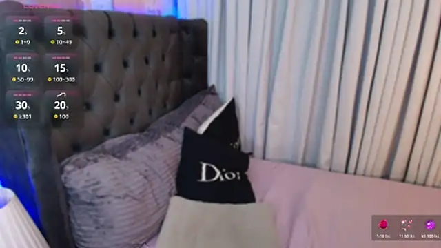 fuckingnaughtyjade live sex cam