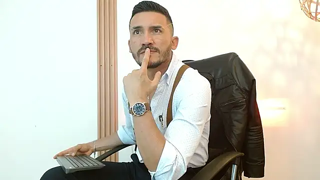 Reiko_85_ live sex cam