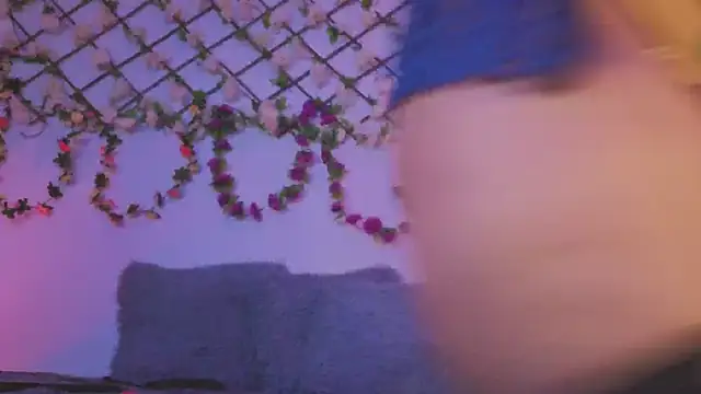 Lolarosesxs's cam snapshot