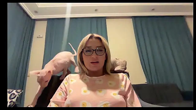 yaprakmericc live sex cam