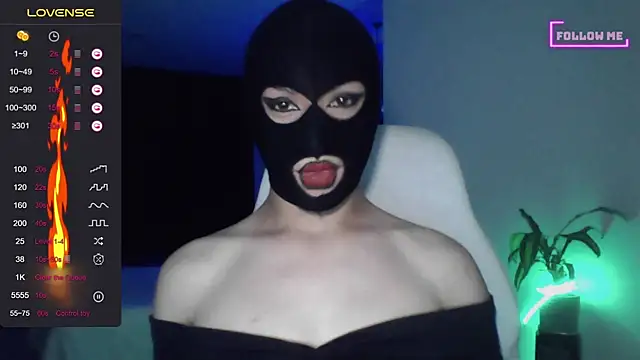 Bigfemblue live sex cam