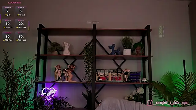 careful_i_bite_nya live sex cam