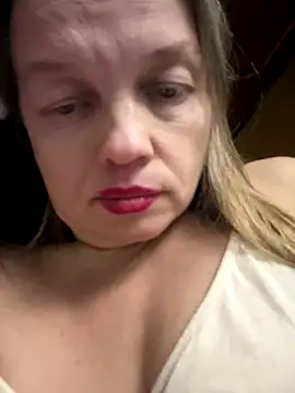 Suzanele's cam snapshot