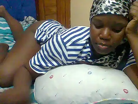 CurvyGoddess-'s cam snapshot