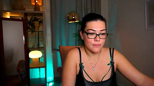 mrs_fllowerr's cam snapshot