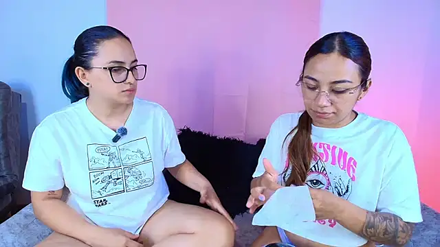 Jules_n_Gia live sex cam