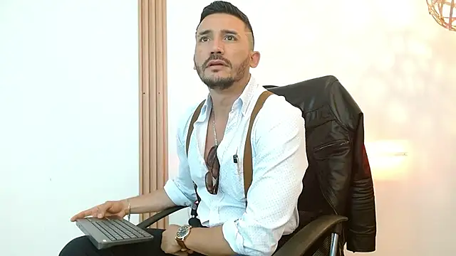 Reiko_85_ live sex cam